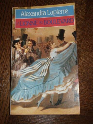 Couverture du livre La Lionne du Boulevard de Alexandra Lapierre