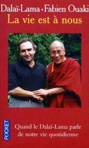 Couverture du livre La vie est à nous de bsTan 'dzin rgya mtsho ((Dalaï lama XIV ;)