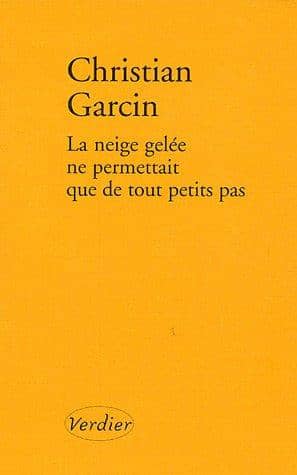 Couverture du livre La neige gelée ne permettait que de tout petits pas de Christian Garcin