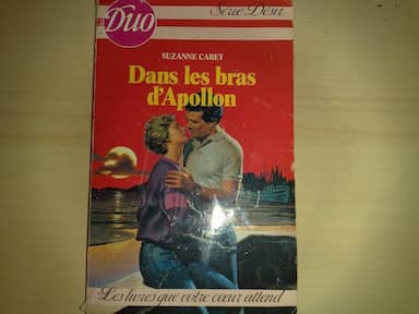 Couverture du livre Dans les bras d'Apollon de Suzanne Carey